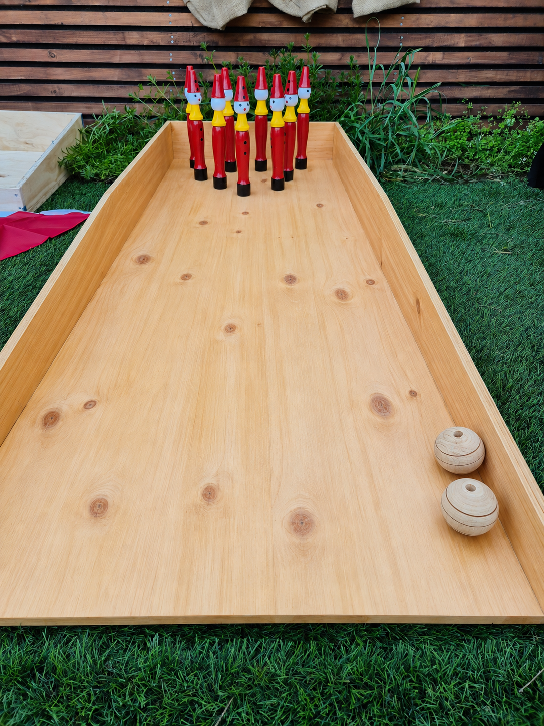 derriba todos los bolos con la menorcantidad delanzamientos en este clásico juego de precisión