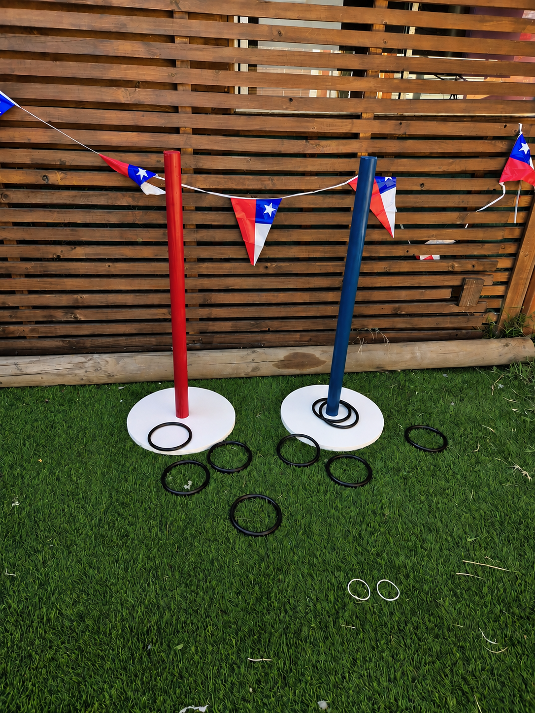 Tradicional juego de Puntería donde el objetivo es encestar los aros para sumar puntos a tu equipo. ideal para actividades recreativas